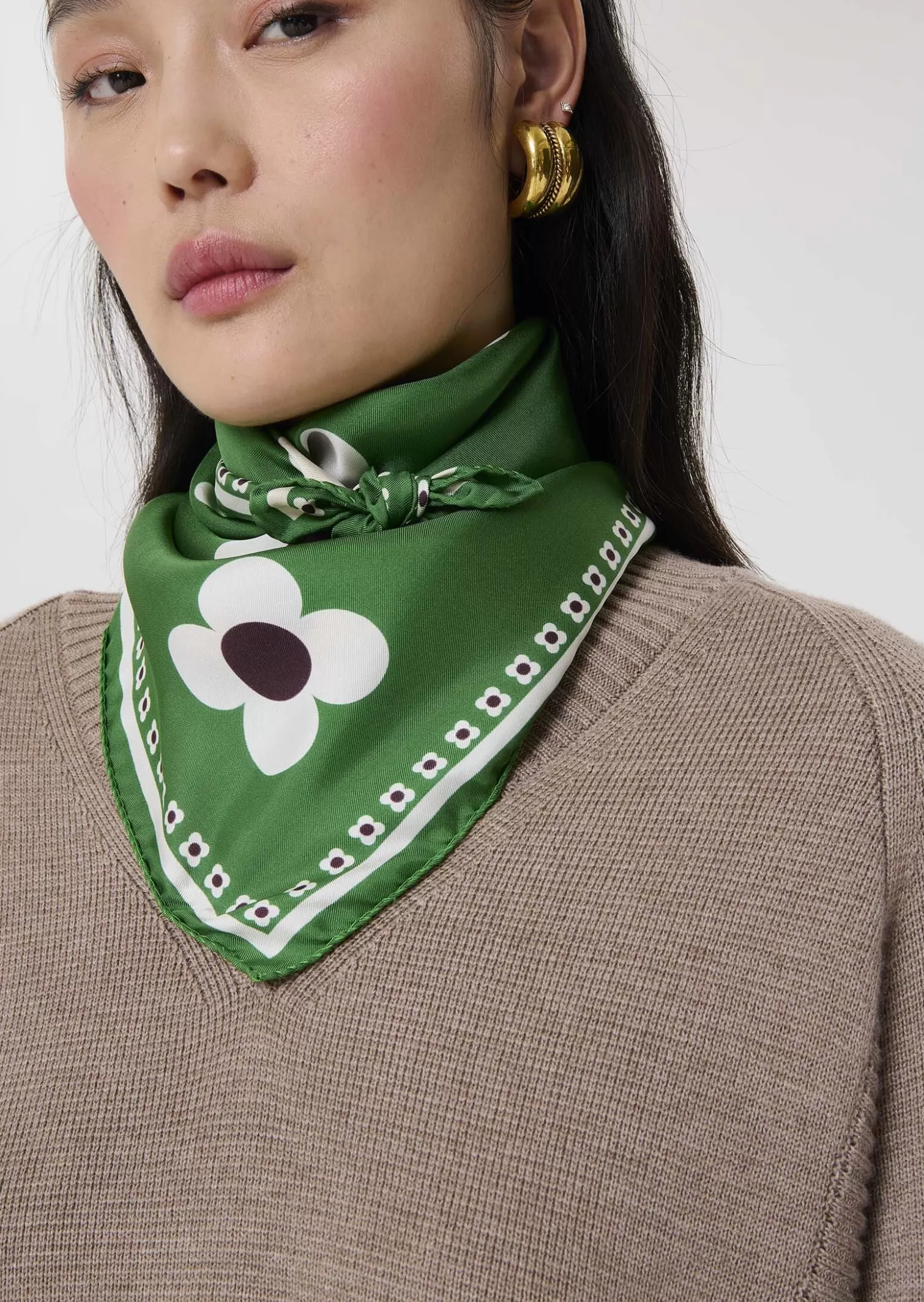 TARA JARMON Carée de soie Edma vert imprimé fleurs< Accessoires