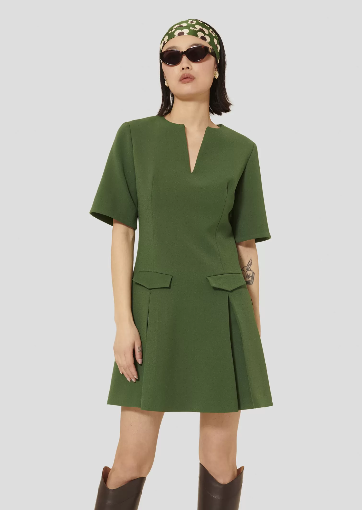 TARA JARMON Robe Riyu verte en crêpe< Robes